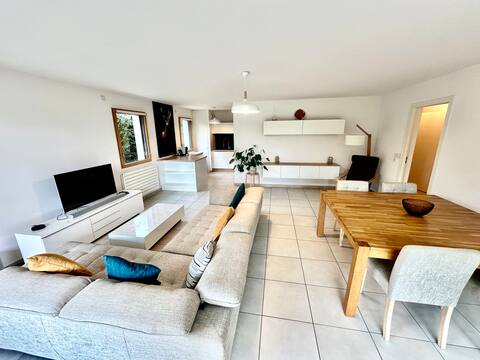 Swimming pool - Three bedrooms - Parking