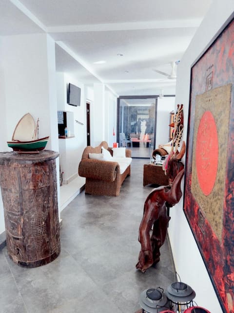 Deluxe waterfront villa