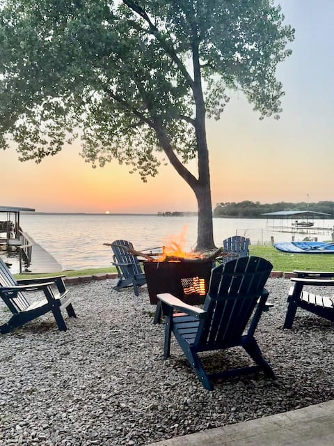 Private Dock, Boat Lift & Newly Remodeled