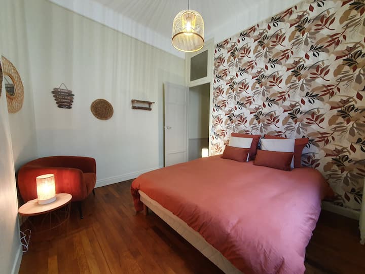 حجم كبير مضاء 
مضاءة 160*200 سم