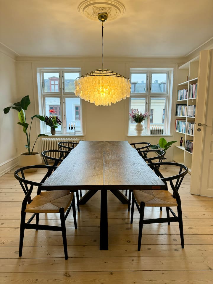 Stor Lejlighed På Perfekt Beliggenhed I København - Copenhage