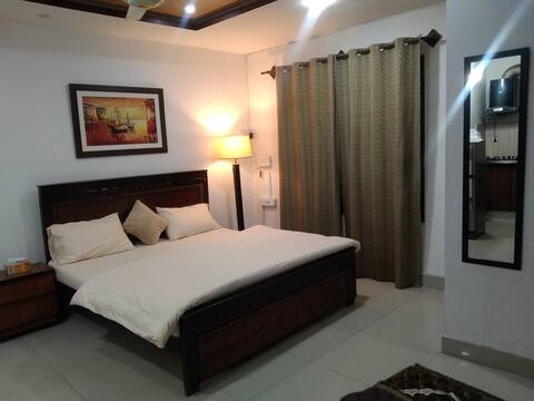 Luxurious Furnished 1 Bed Family Apartment