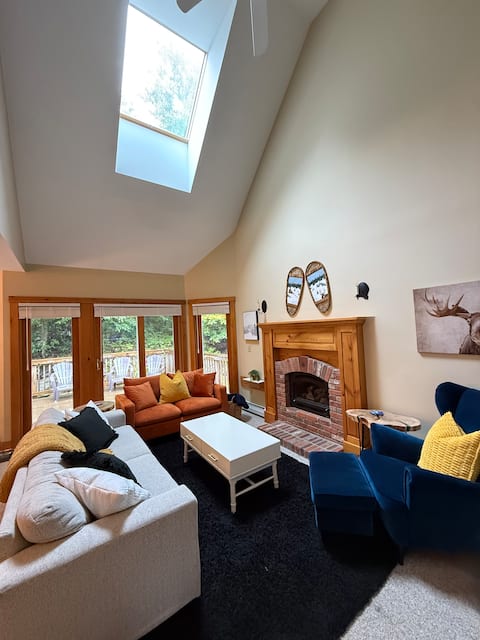 The Grammy Jay Chalet: 4BR/4BA Ski In/Out Condo