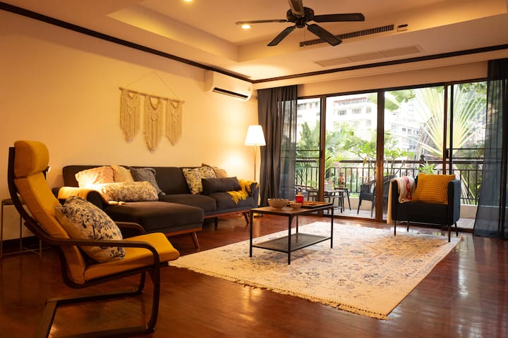Spacious 3BR,7 min. walk to Asok BTS&Sukhumvit MRT gallery image 2
