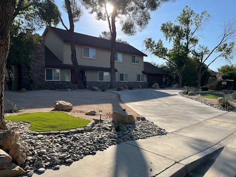 3800 sqft home 6 bed 3 ba & Pool