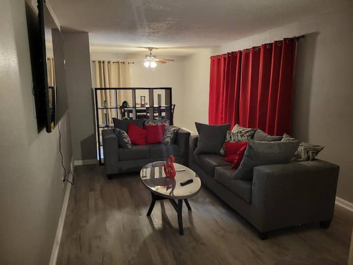Spacious 3 Bedroom W/ Game Room - Memphis, TN