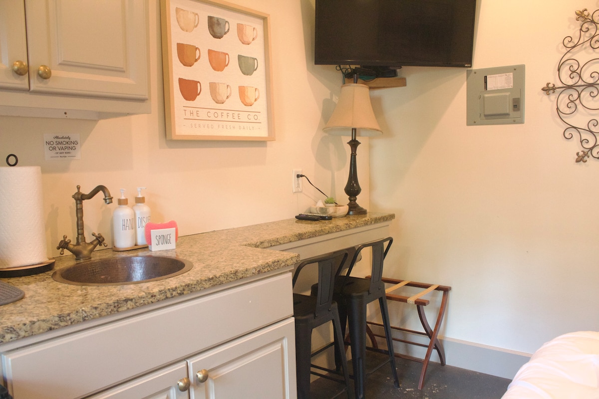 Successful Airbnb property: The Carriage House in Downtown Florence in Florence