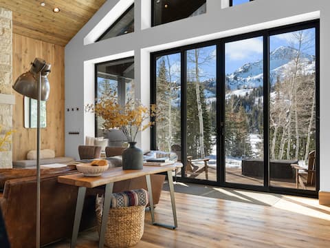 Brighton Evergreen Retreat: Views, Spa, Ski Access