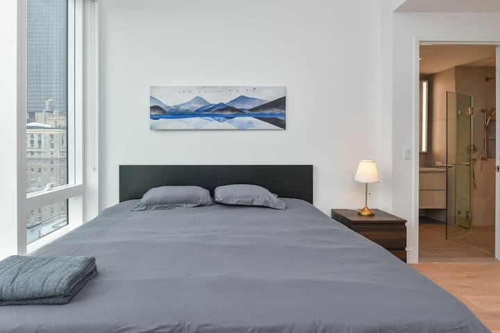 Times Square condo 2bed 2bath gallery image 3