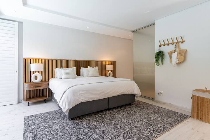 Camps Bay Luxury Villa gallery image 5