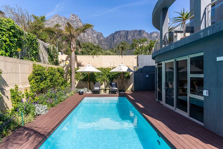 Camps Bay Luxury Villa gallery image 2