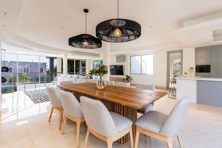 Camps Bay Luxury Villa gallery image 4