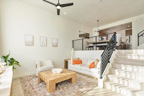 Luxury Townhouse with a sauna & hot tub!