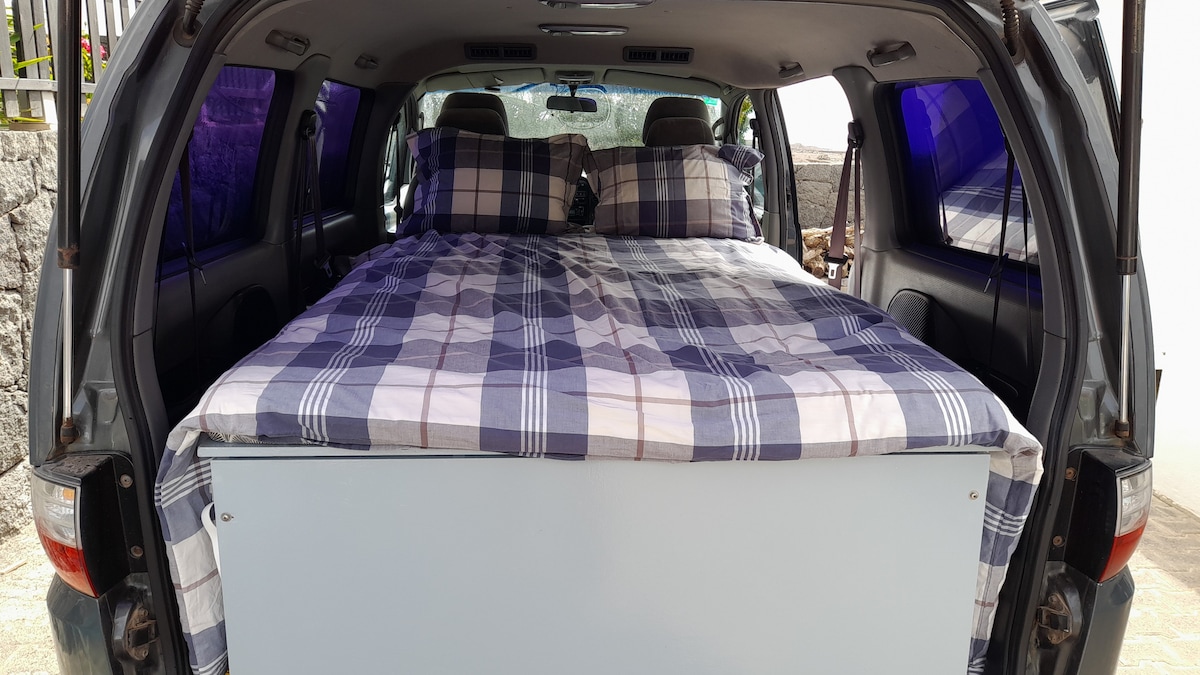 Anuncio de Airbnb popular: Lanzarote Camper Grey en Tías