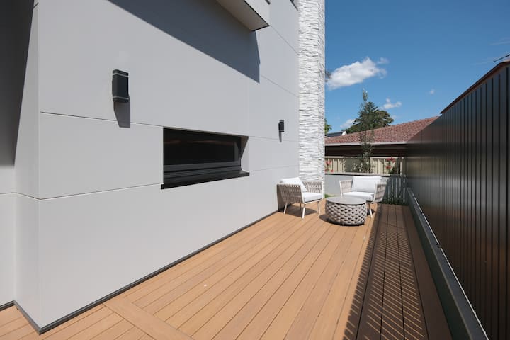 Miranda Lux & New 5-BR Townhouse + 2 free parking gallery image 3