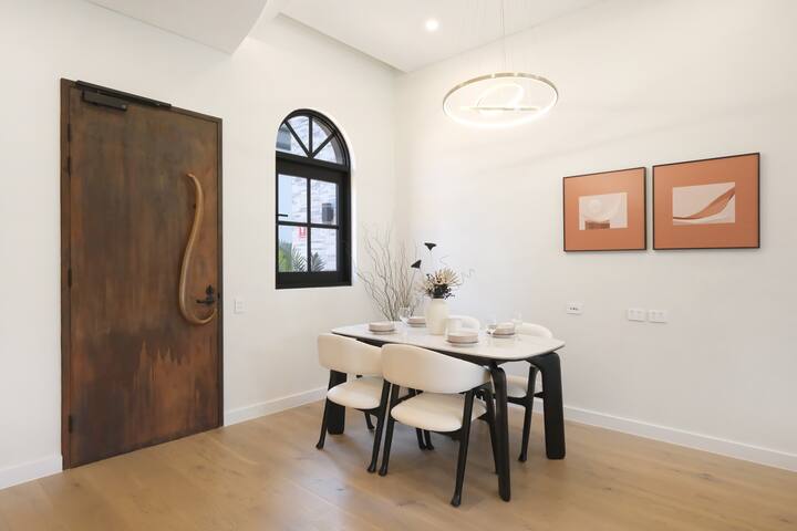 Miranda Lux & New 5-BR Townhouse + 2 free parking gallery image 4