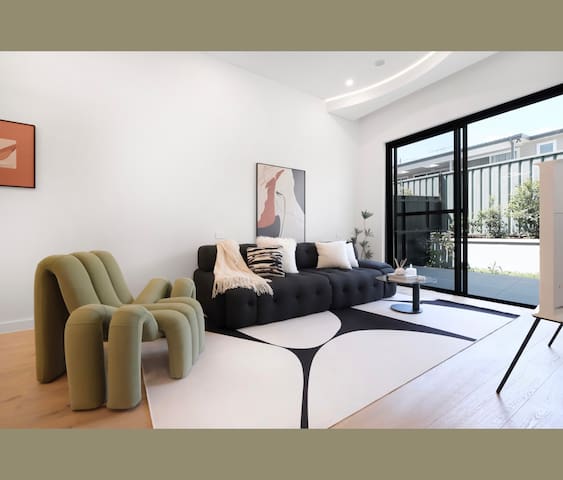 Miranda Lux & New 5-BR Townhouse + 2 free parking