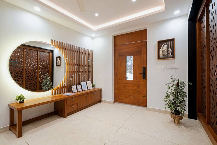 it's the foyer area with a large aesthetically placed mirror.