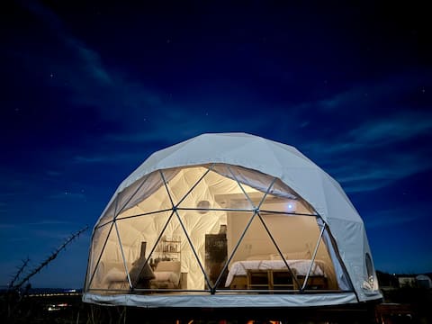 Glamping Dome W/Hotub Projector Deck