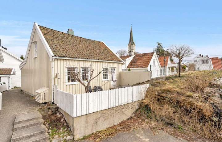 Lillestua in Storgata - Houses for Rent in Lillesand, Agder, Norway ...