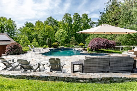 Expansive Country Estate w Salt Pool, Gym, Theater