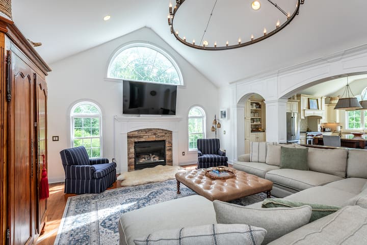 Charming Countryside Retreat W/ Pool & Theater - Black Rock State Park, Watertown