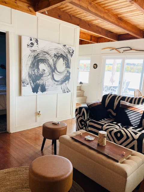 Slice of Heaven Cottage on Hedges Lake w/ Boat!