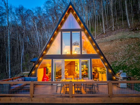 Lux Smoky Mountain Views-Hot Tub-Game Room-Theatre