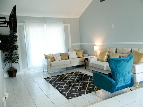 Top performing Airbnb: Cozy Home in South Houston in Central Southwest