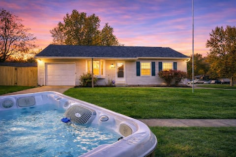 Hot Tub • 5 Min to Easton • Fenced Yard • Pets OK