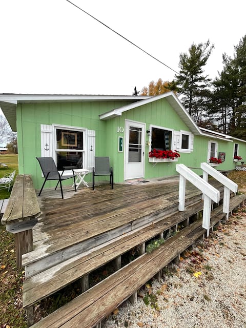 Waterlawn Cottages - Cabin #10