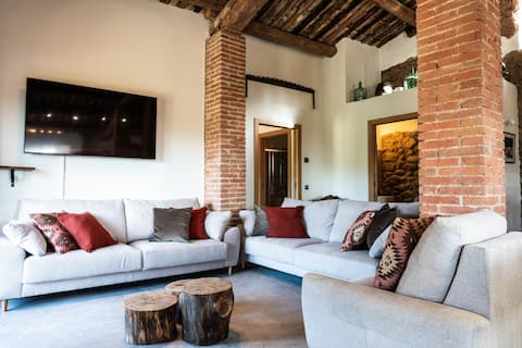 Anuncio de Airbnb popular: Casa de Mores Rural Tourism en Lleida