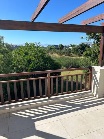 Modern 3 Bedroom house gallery image 4