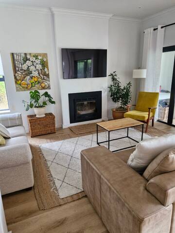 Modern 3 Bedroom house gallery image 3