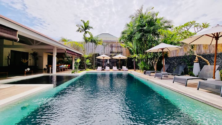Lovely 5 Bedrooms & Infinity Pool Legian Seminyak - Bali