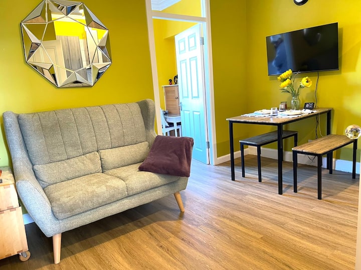 Cosy Flat In Edinburgh City , 2 Beds 1 Bathroom - Leith