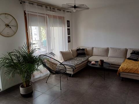 Top Airbnb: Charming 2-bedroom, Carre de Soie à Villeurbanne