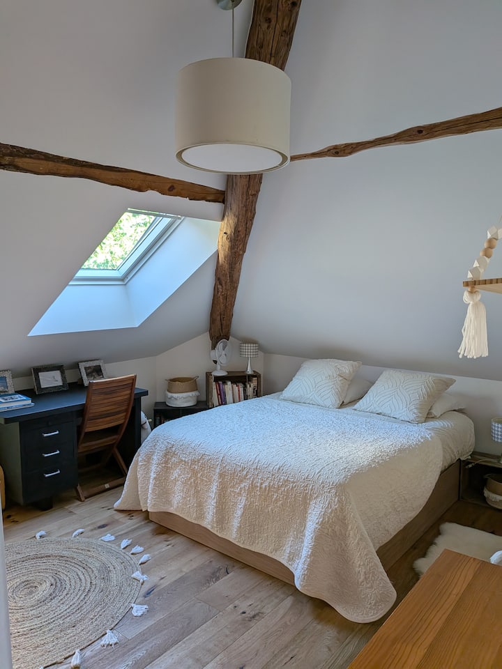 Кревет во 160 см. Душек на Симонс.