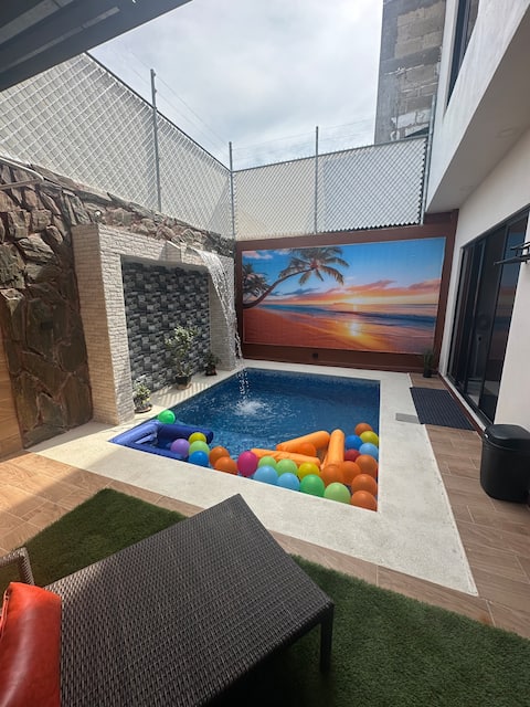 Infinity House with private pool, quiet location