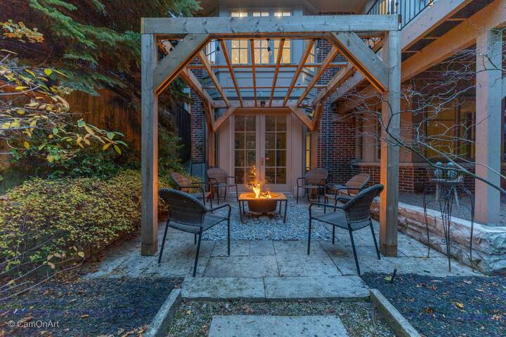 Luxe Forest Hill Retreat gallery image 5