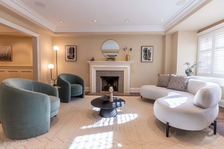 Luxe Forest Hill Retreat gallery image 2