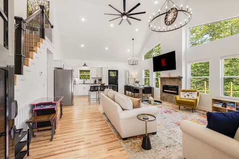 Successful Airbnb property: Accessible Modern Home Near Downtown Dog-Friendly in Bryson City / Great Smoky Mountains