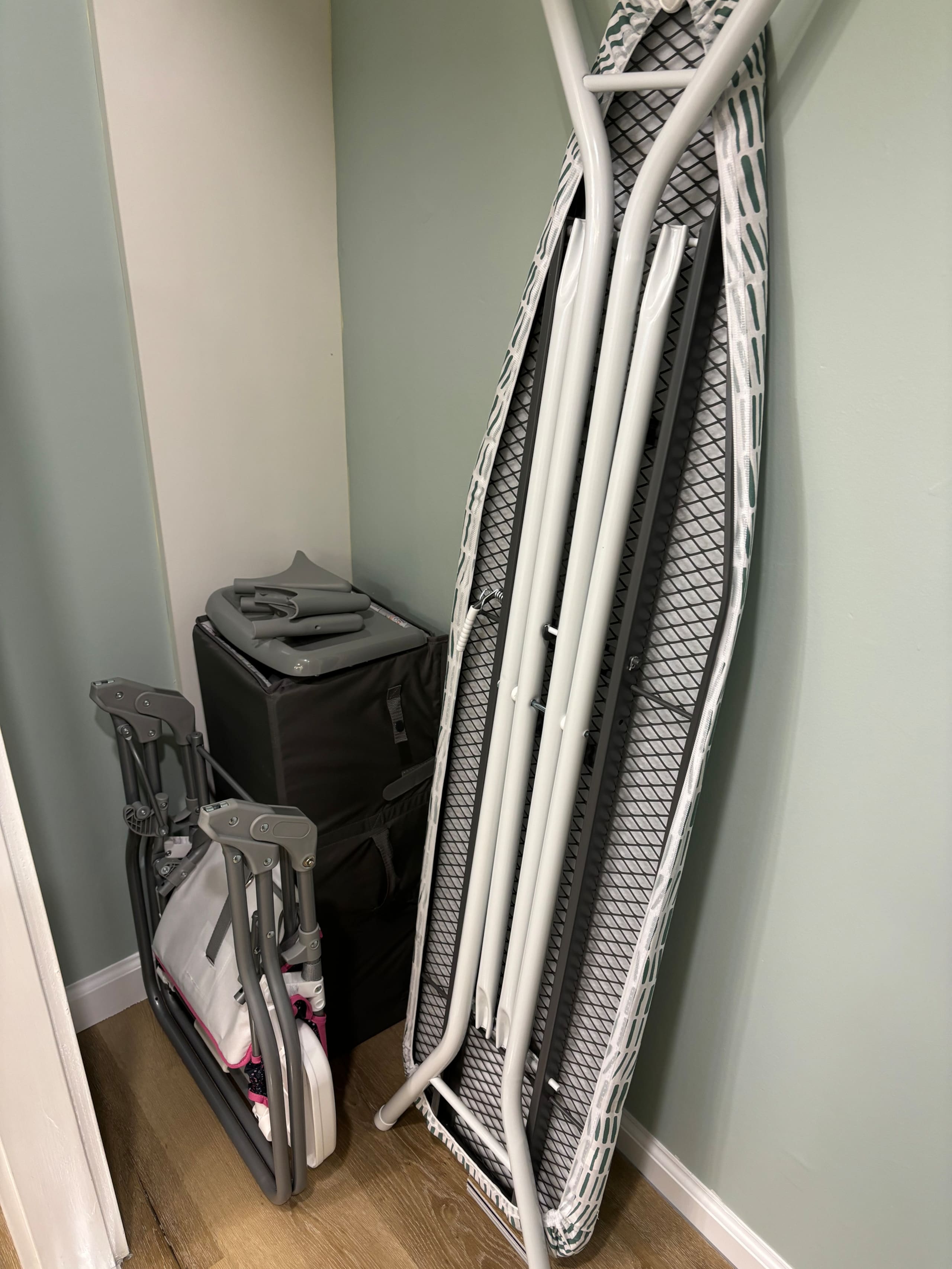Spacious, so close to beach, washer dryer parking - Image 17