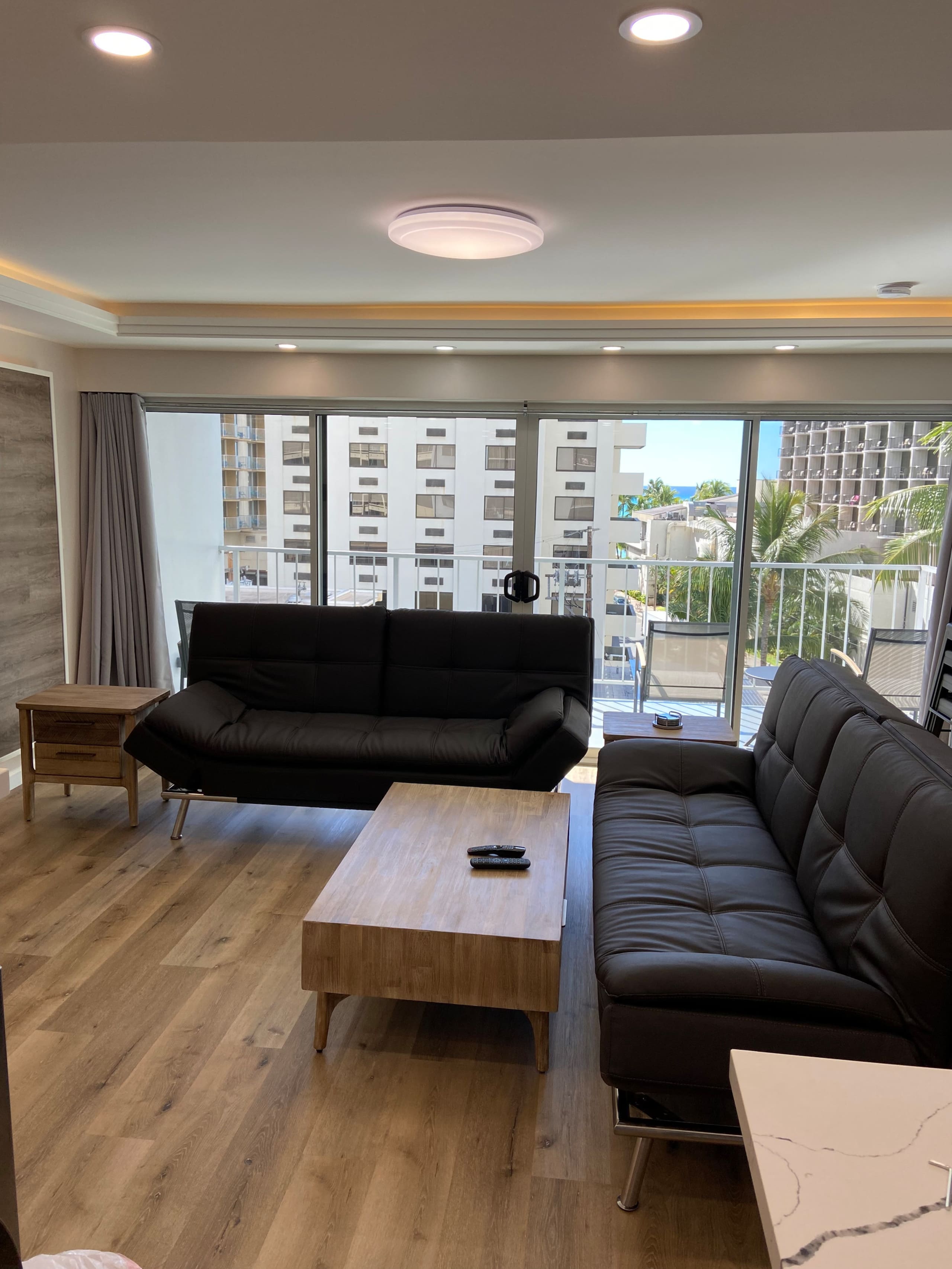 Spacious, so close to beach, washer dryer parking - Image 15