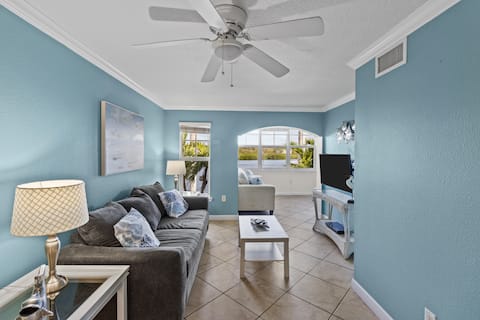 Successful Airbnb property: Waterfront and watch dolphins with private beach in Indian Shores