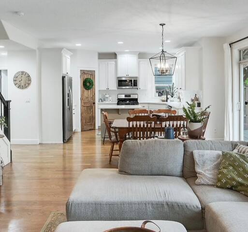 Charming Salem Getaway gallery image 5