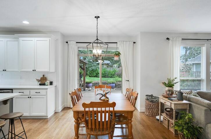 Charming Salem Getaway gallery image 3