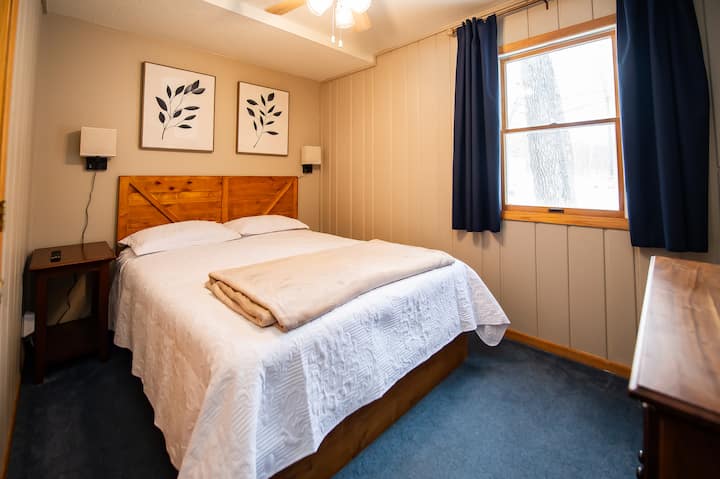 1st floor bedroom.  (Queen).  Ceiling fan, USB ports, smart TV. 