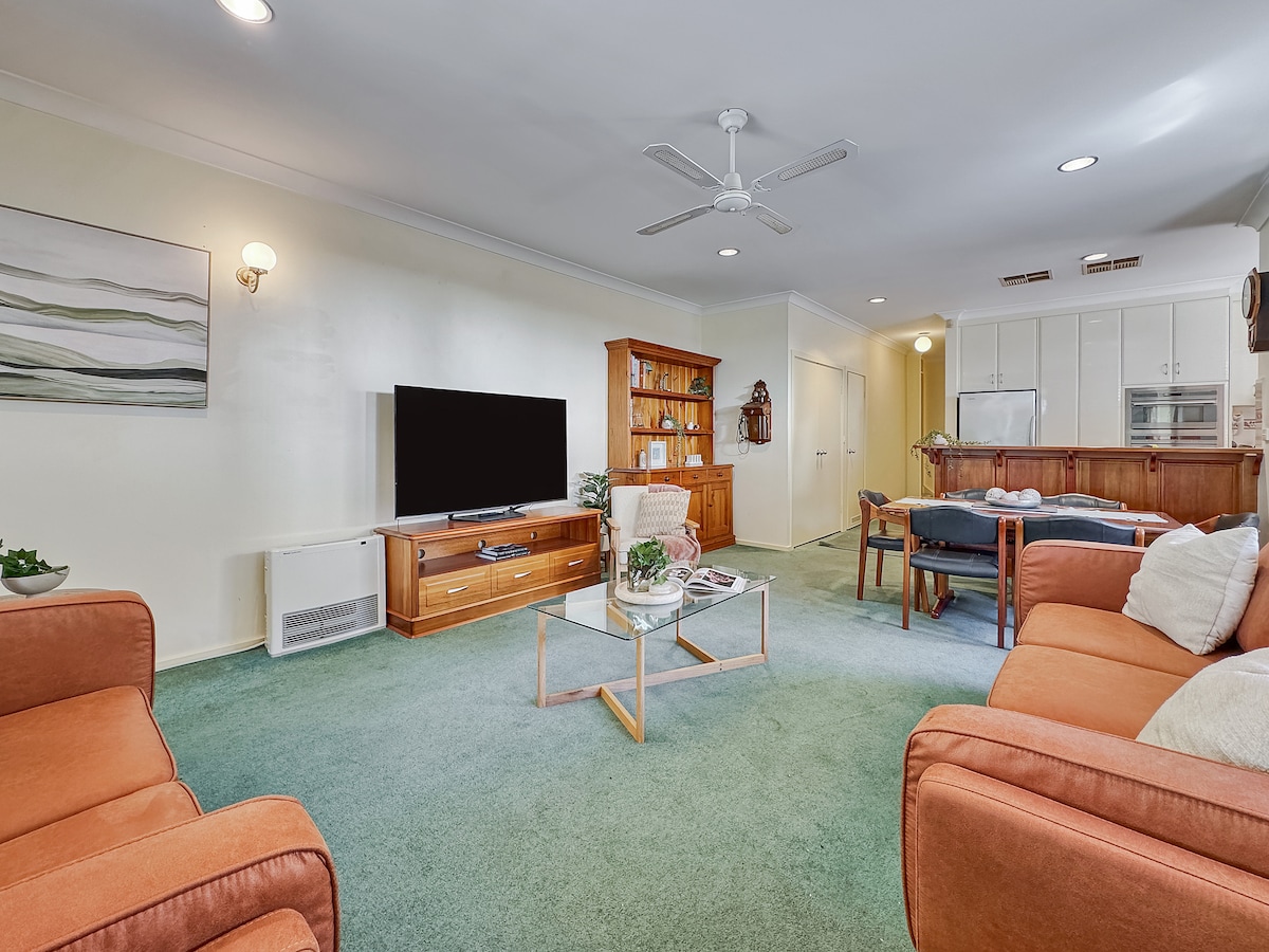 Top performing Airbnb: Picket Fence Cottage—Steps from Adelaide Oval in North Adelaide