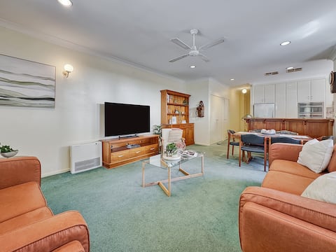 Top performing Airbnb: Picket Fence Cottage—Steps from Adelaide Oval in North Adelaide